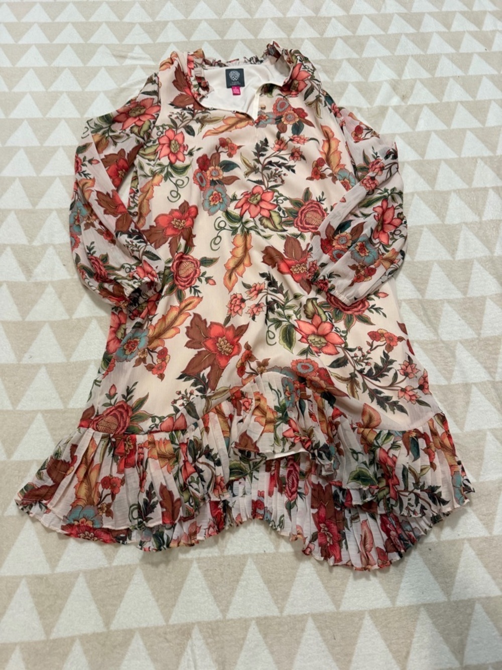 Vince camuto long sleeve floral vneck ruffle hem shirt dress